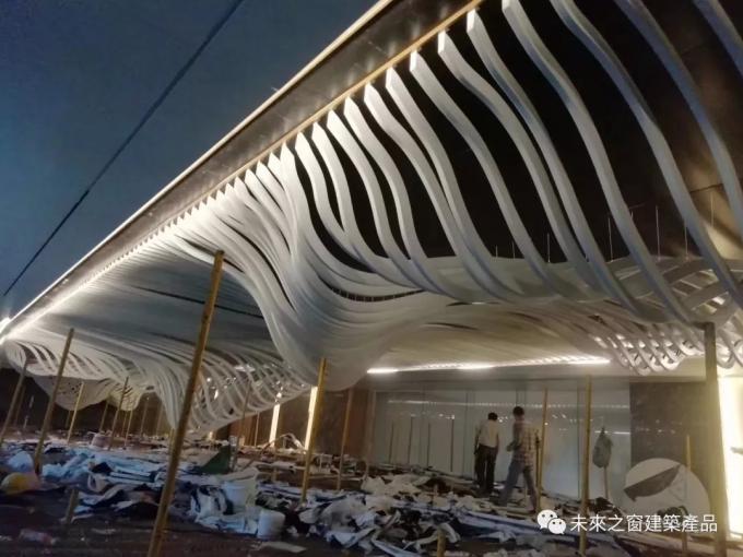 Панели потолка Кынар толщины хлопь 3мм алюминиевые 500 покрывая для торгового центра верхнего сегмента
